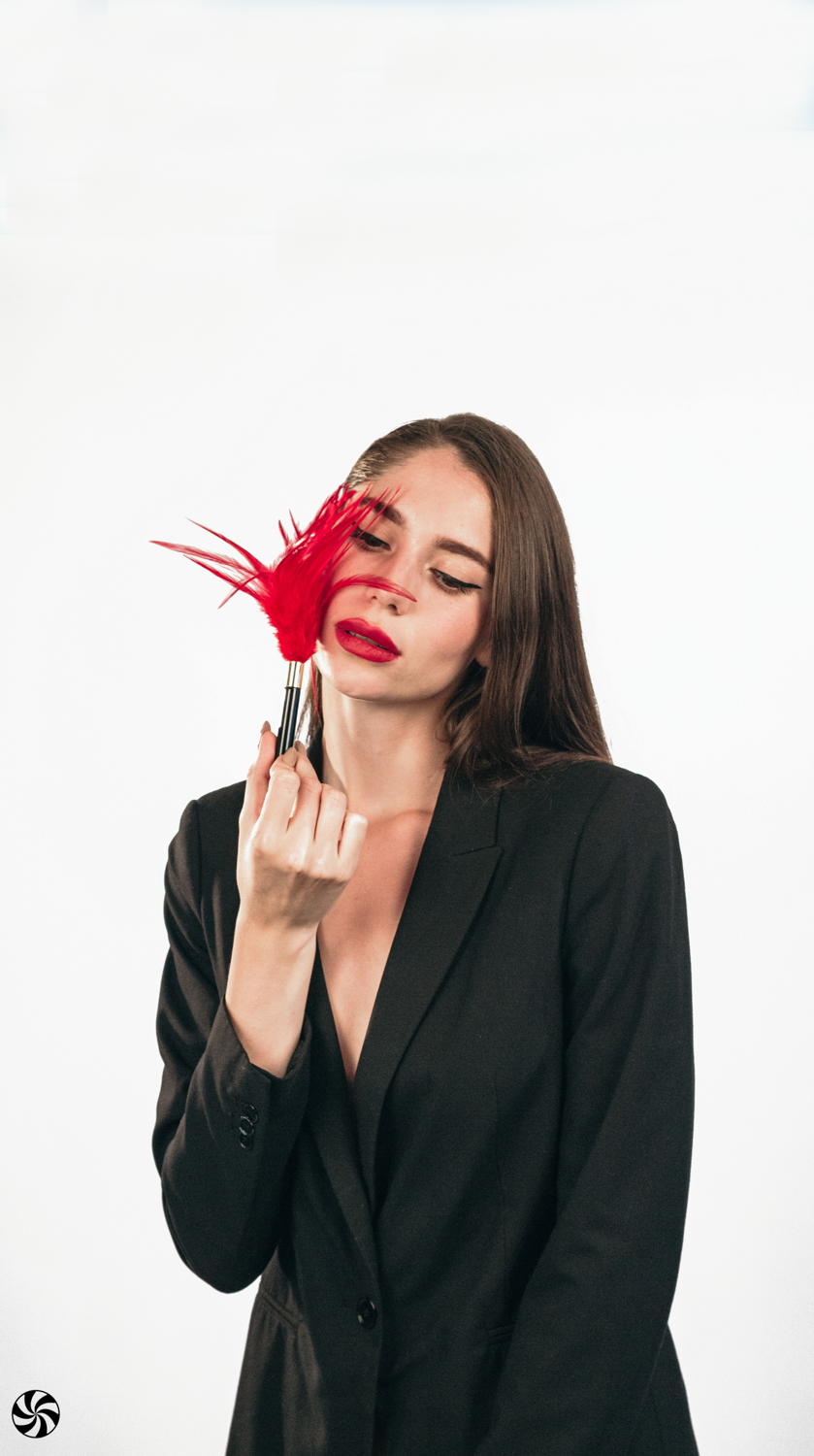 Π’ΠΈΠΊΠ»Π΅Ρ Burlesque Plume Red 1082-01lola